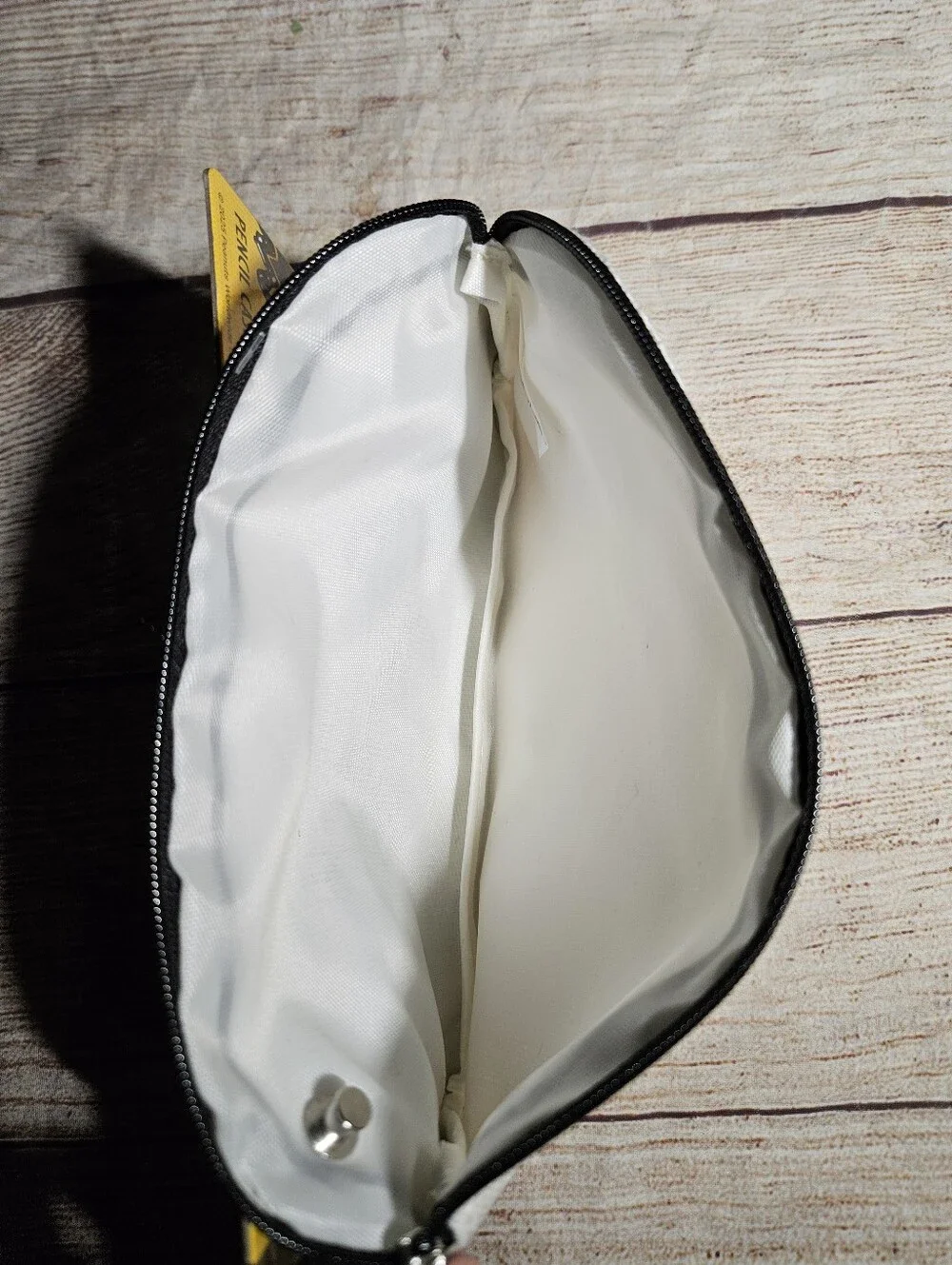 Peanuts snoopy pencil case with pin
